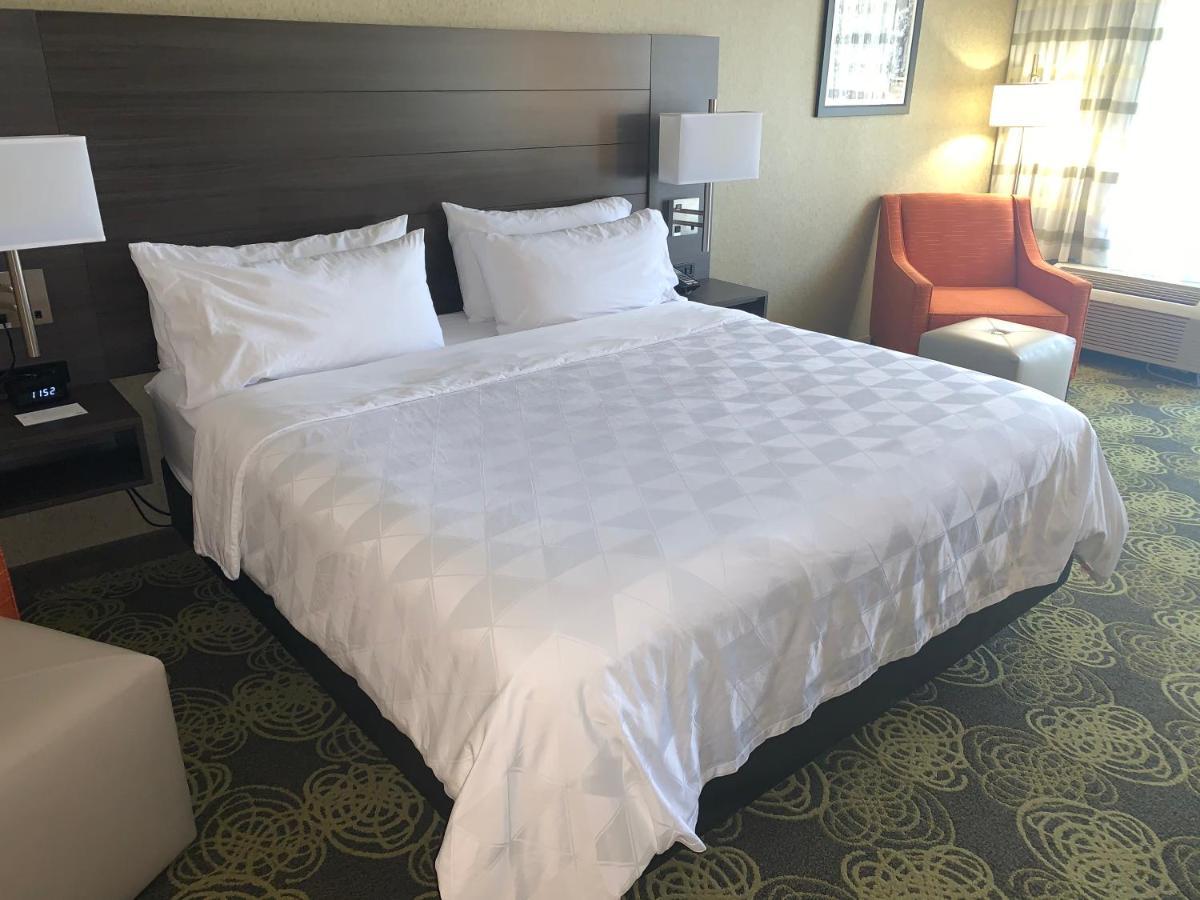 Holiday Inn University Area Charlottesville By Ihg Exterior photo