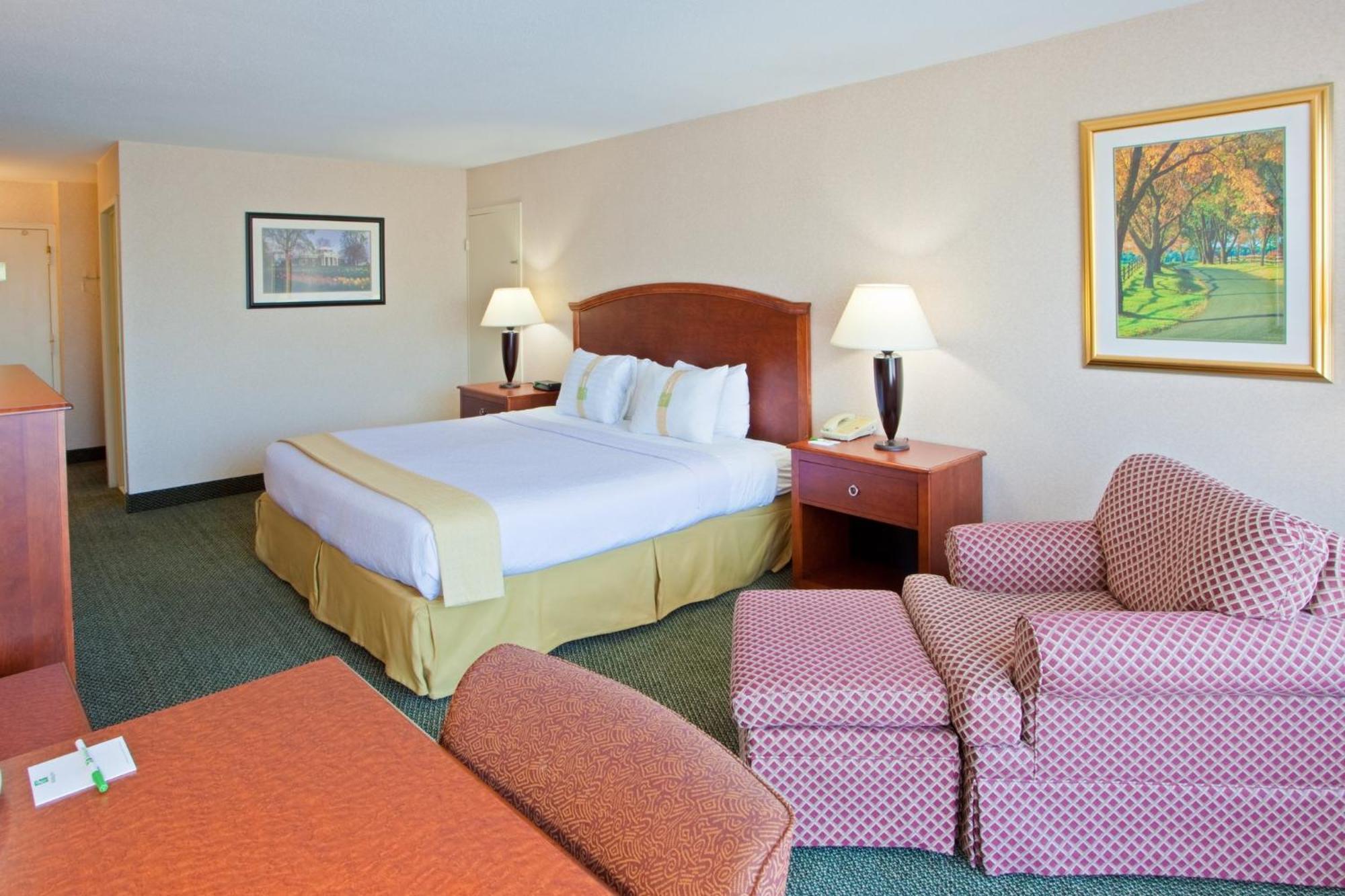 Holiday Inn University Area Charlottesville By Ihg Exterior photo